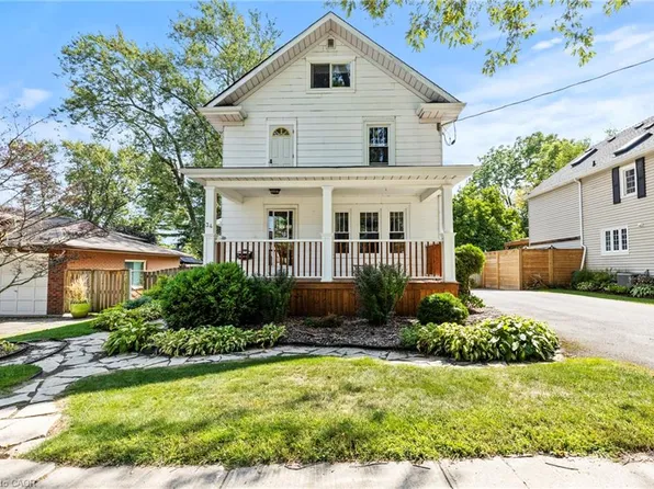 34 College St, Pelham, ON L0S 1E3