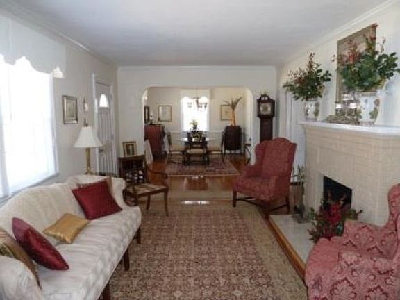 3rd image of 131 Nelson Dr