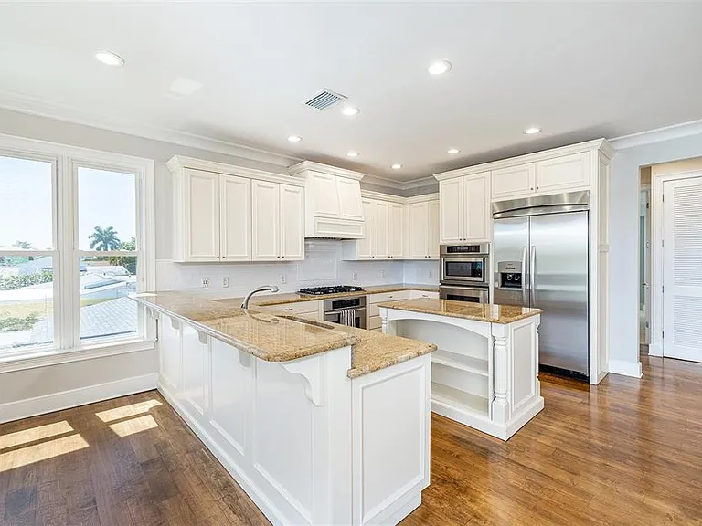 821 Bay Point Dr — Photo 12
