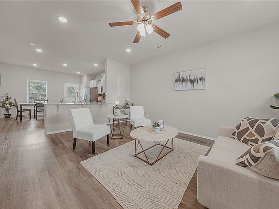 4th image of 949 E Sparrow Cir