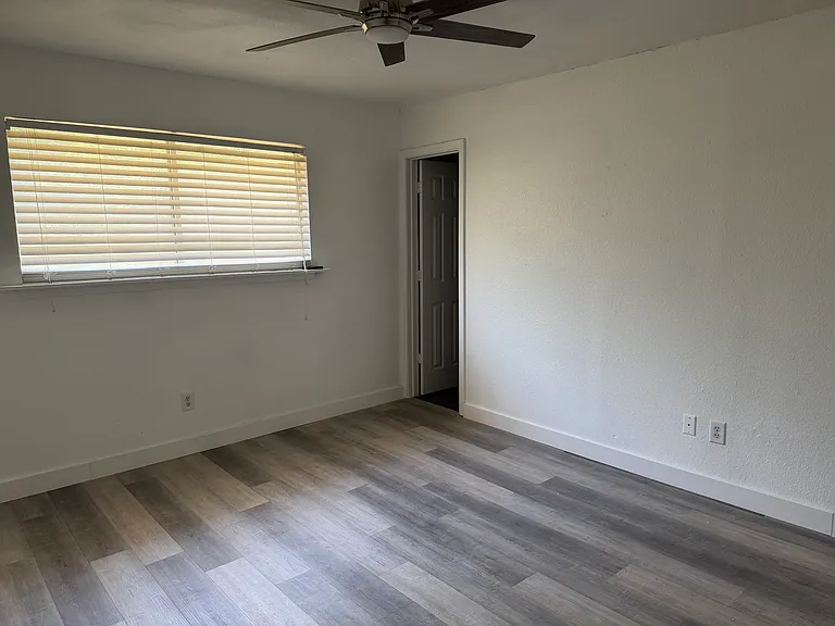 705 Admiralty Way — Photo 5