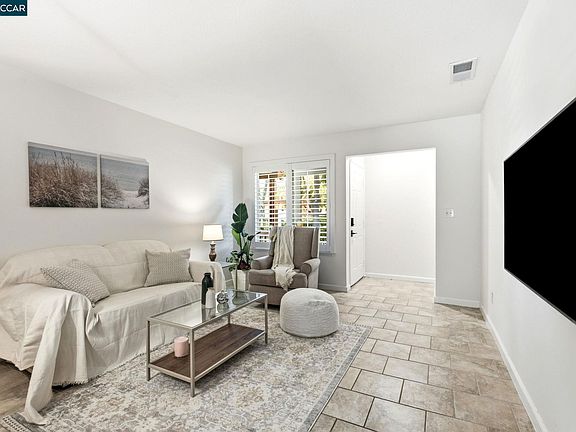 3rd image of 1167 Saint Matthew Pl APT 102