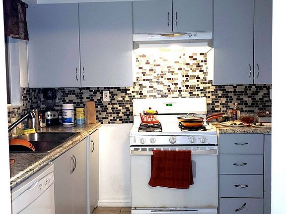 4th image of 18350 Hatteras St APT 111