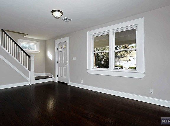 5th image of 129 Lincoln Blvd