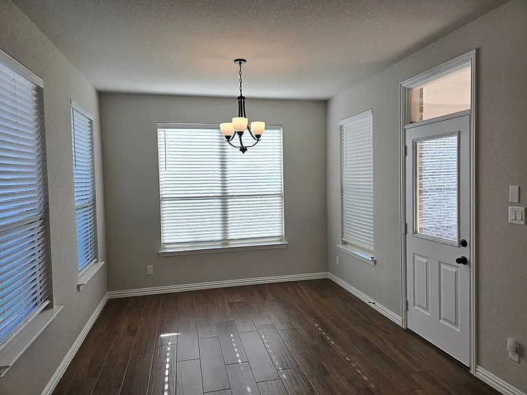 7608 Rothbury Dr — Photo 7