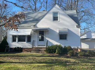 1192 Mayfield Ridge Rd, Mayfield Heights, OH 44124