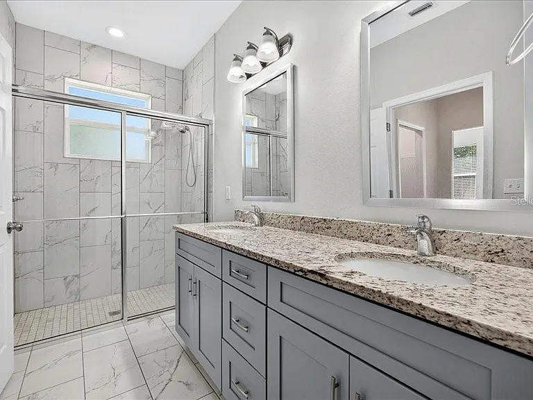 16 Empire Ln #B — Photo 4
