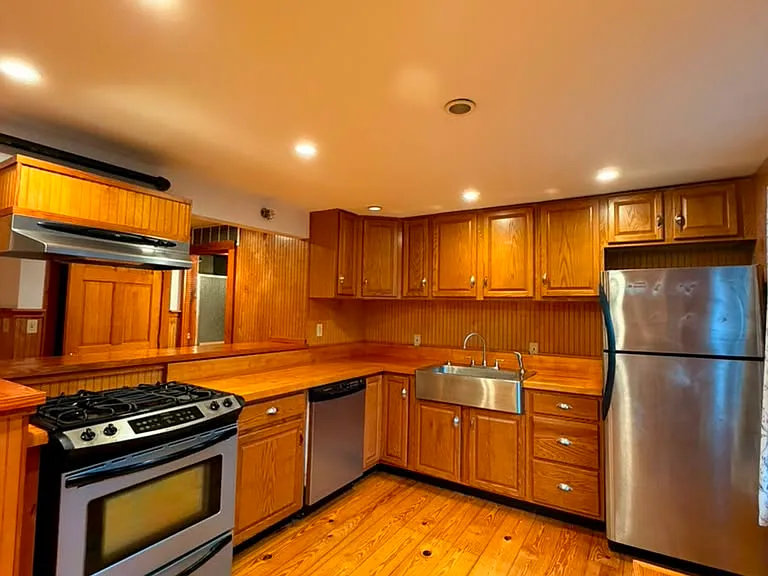 16 Livingston St #C — Photo 2