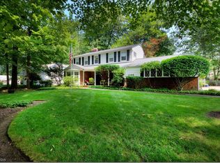 1055 Colony Dr, Highland Heights, OH