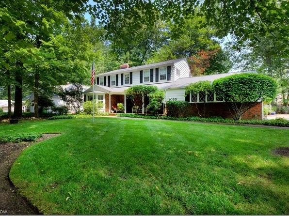 1055 Colony Dr, Highland Heights, OH 44143