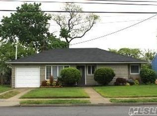 909 Dana Ave, Valley Stream, NY 11580