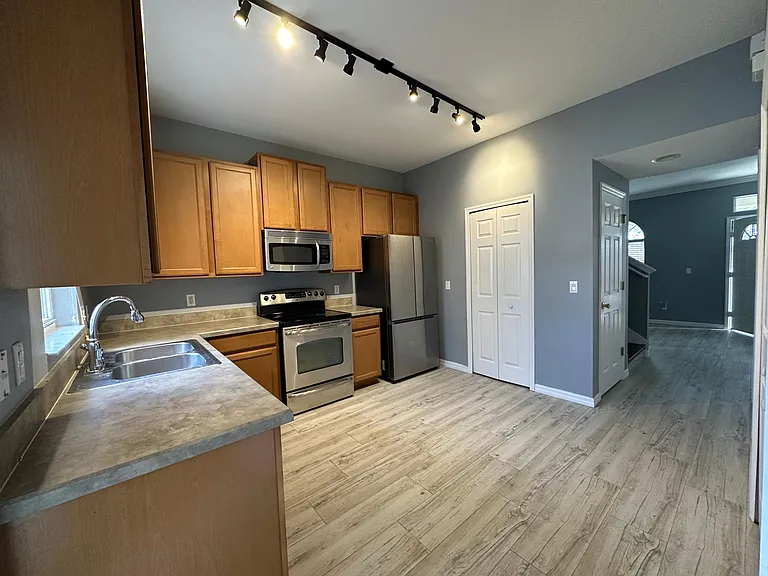6308 Lake Smith Cir — Photo 7