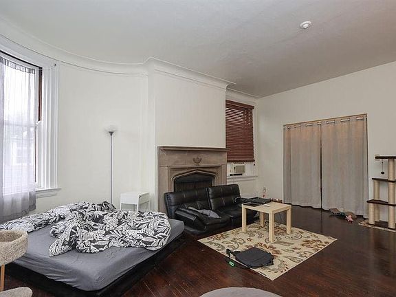 4th image of 3423 Whitfield Ave #B