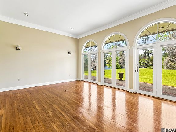 5th image of 1342 Applewood Rd