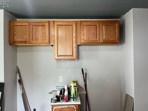 4th image of 910 W 17th St