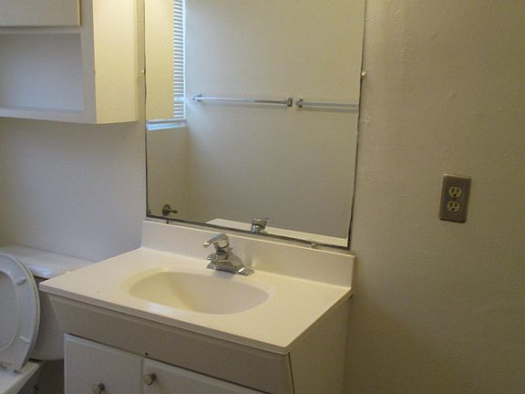 2nd image of 7441 La Jolla Blvd APT 4