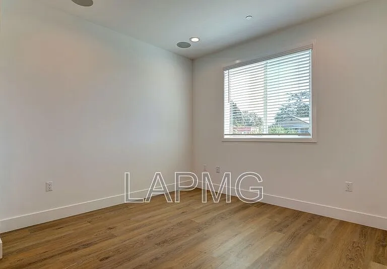4507 Saturn St #1/2 — Photo 7