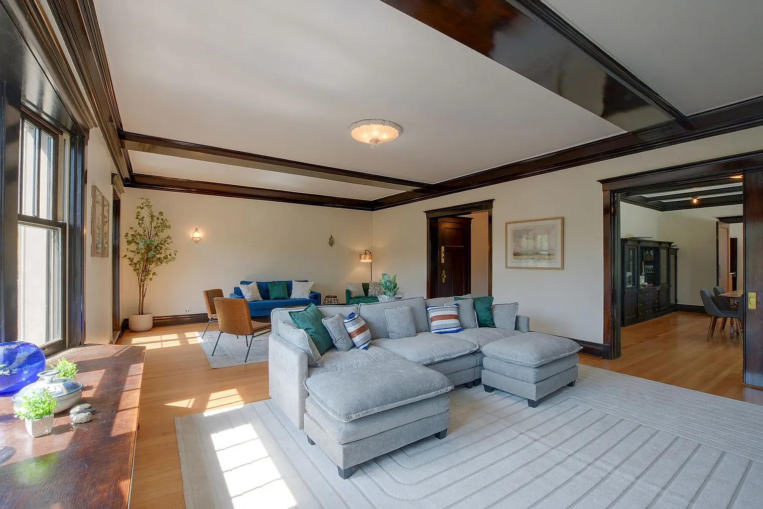 4 bed, 2.0 bath, 1991 sqft, $4,419 — Photo 3