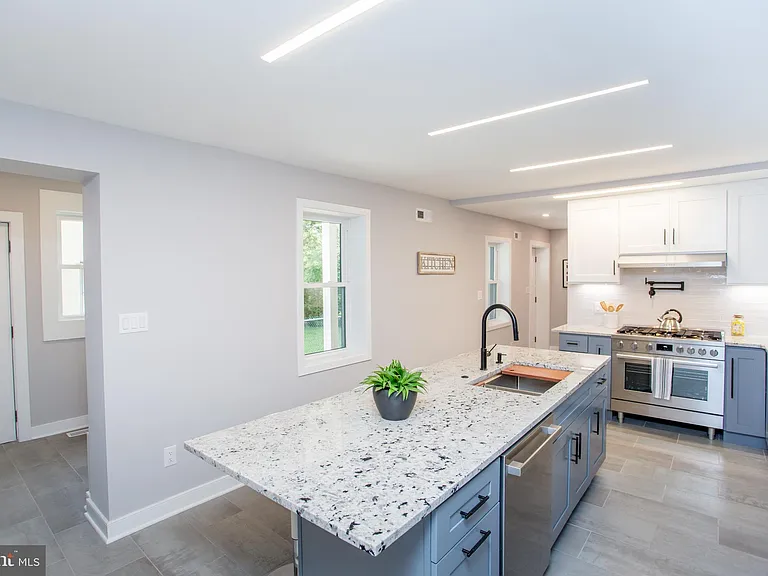 327 Wood St — Photo 32