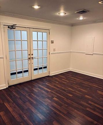 3rd image of 1136 Bay St