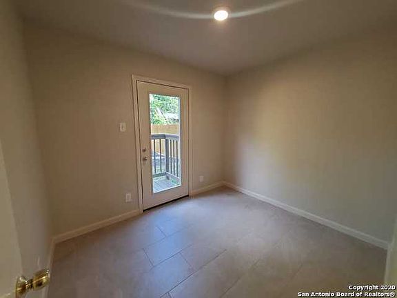 3rd image of 607 W Byrd Blvd