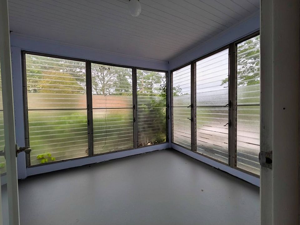 1st image of 366 Lynnhaven Dr SW