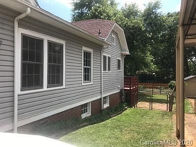 4th image of 221 N Oak St