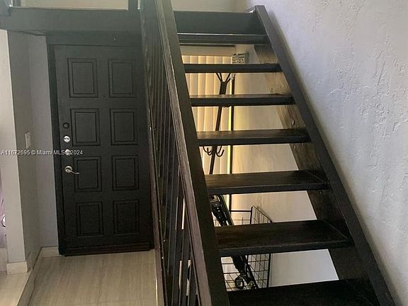 3rd image of 19208 NE 25th Ave APT 304C