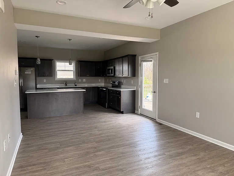 270 Mabdarin Dr — Photo 5