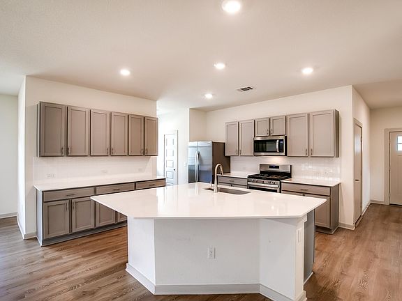 5th image of 400 Florenz Ln