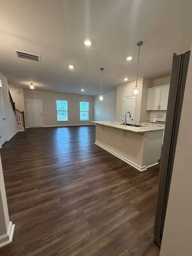 Building Photo - 336 Abbots Mill Dr