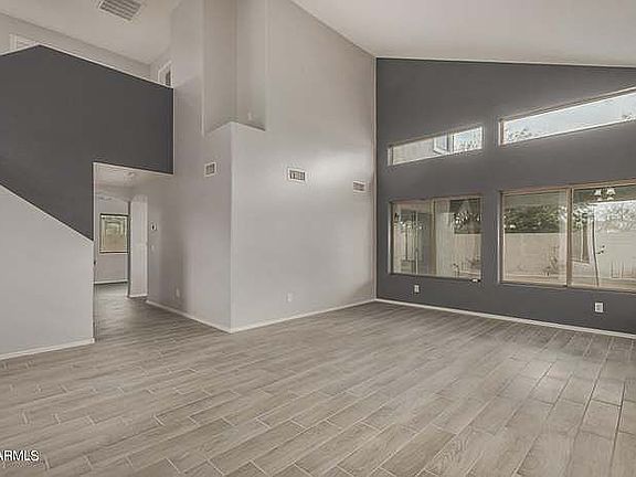 5th image of 1356 E Laurel Pl