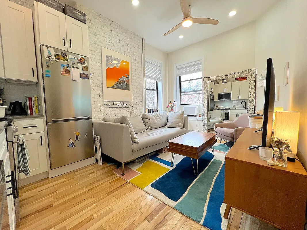 Building Photo - 103 Berry St #3B
