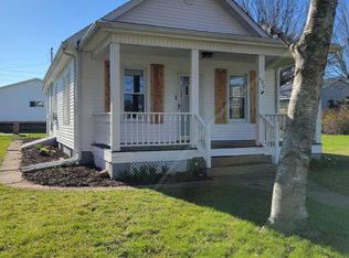 607 N Main St, Roanoke, IL