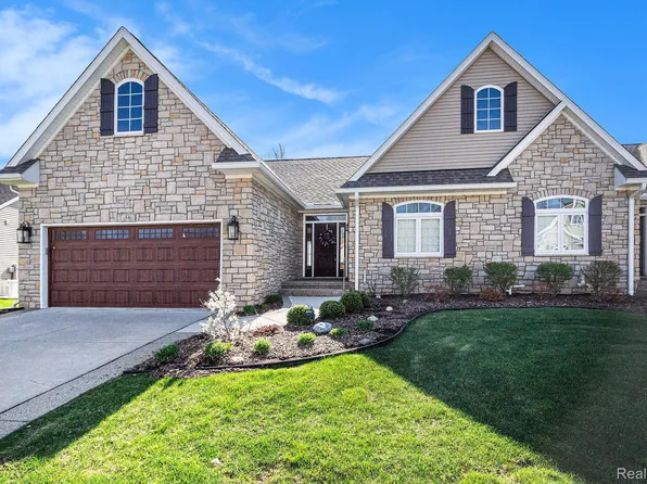 56 Fox Hollow Dr, Metamora, MI 48455