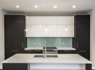 6900 N Sheridan Rd #D, Chicago, IL 60626