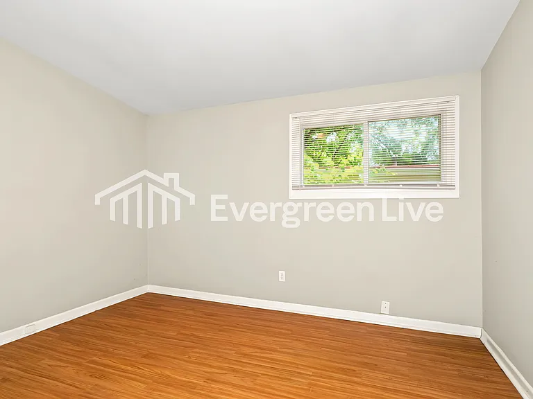70 Taney Dr — Photo 10