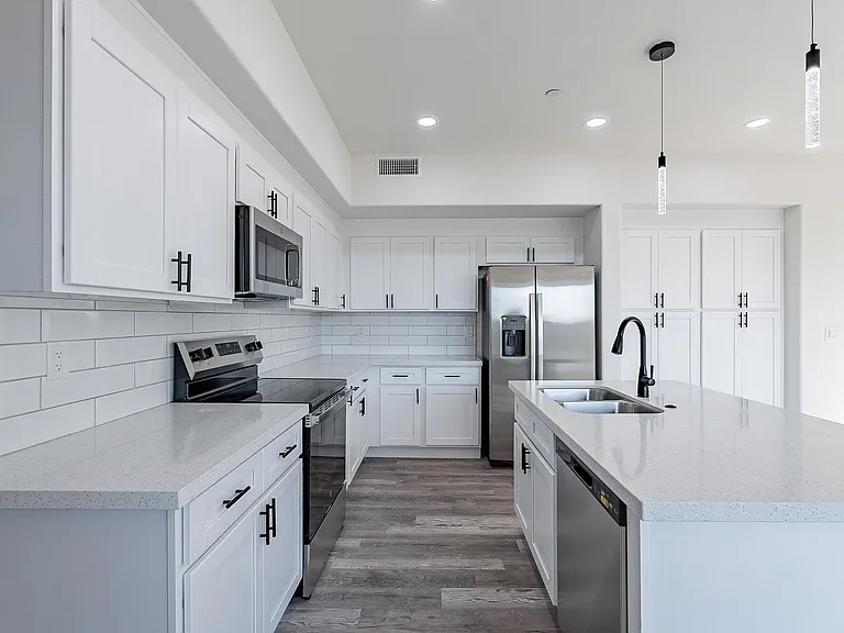 55 W Thomas Ln — Photo 32