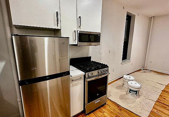 2nd image of 236 E 89th St APT 1D