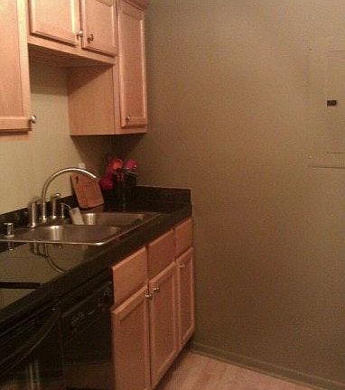 5th image of 3637 N 20th Pl APT 36
