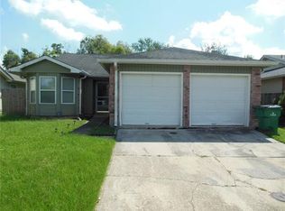 917 Kingsway Dr E, Gretna, LA 70056