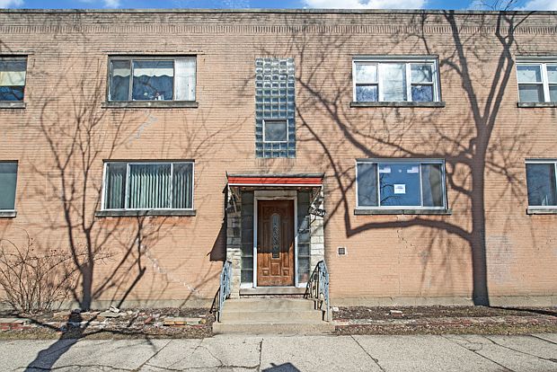 1st image of 2850 W Glenlake Ave Unit 1E