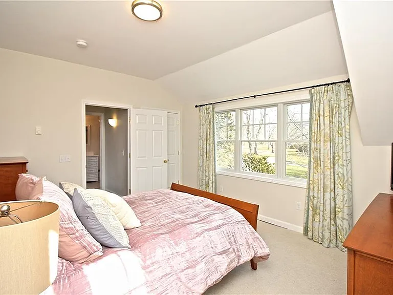 190 Coggeshall Ave — Photo 45