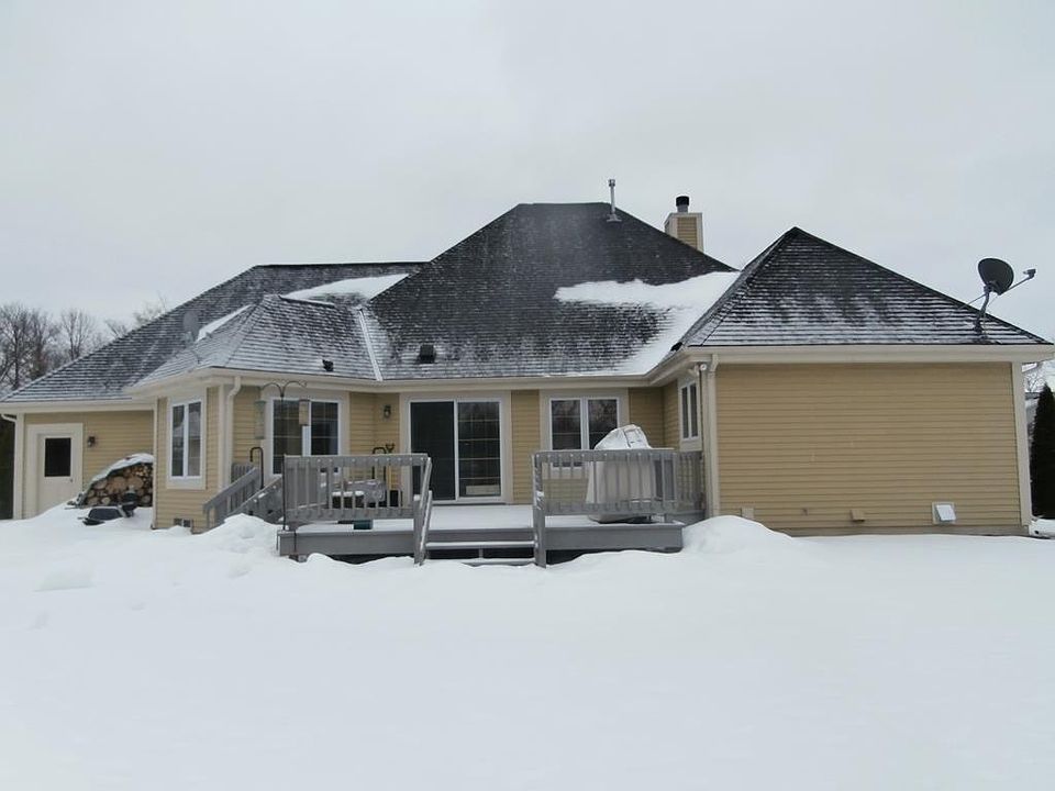 1st image of W226N7475 Woodland Creek Dr