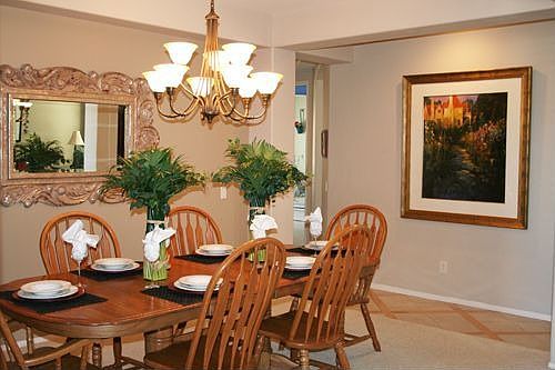 Formal dining rm