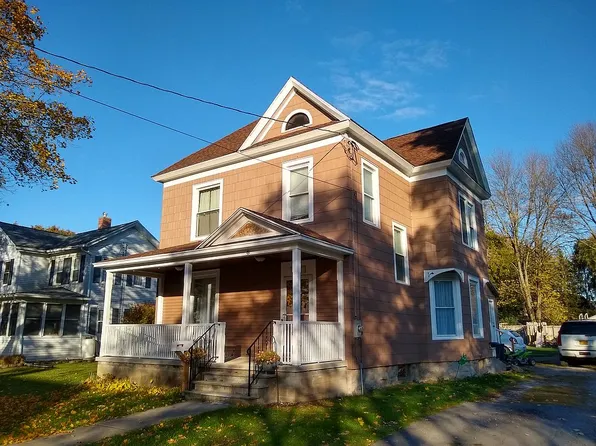 8 Center St, Waterloo, NY 13165