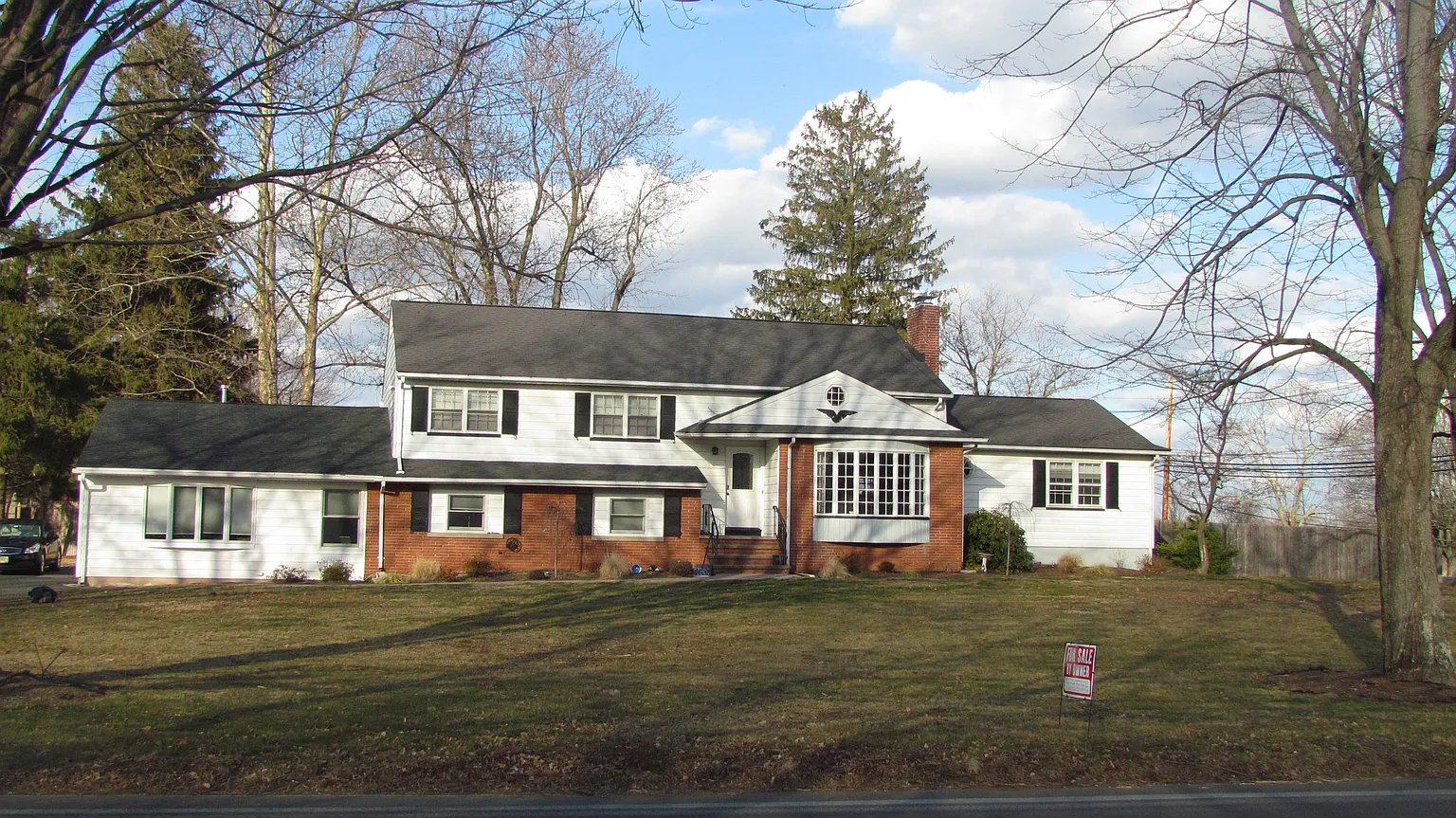 401 Whiton Rd photo 1