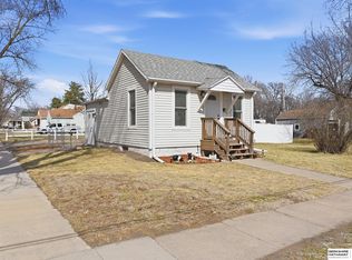 810 E 16th St, Fremont, NE 68025