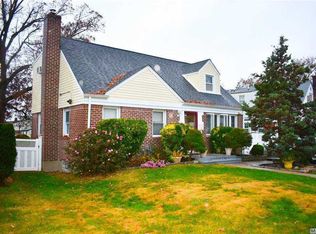 63 Birchwood Dr S, Valley Stream, NY 11580