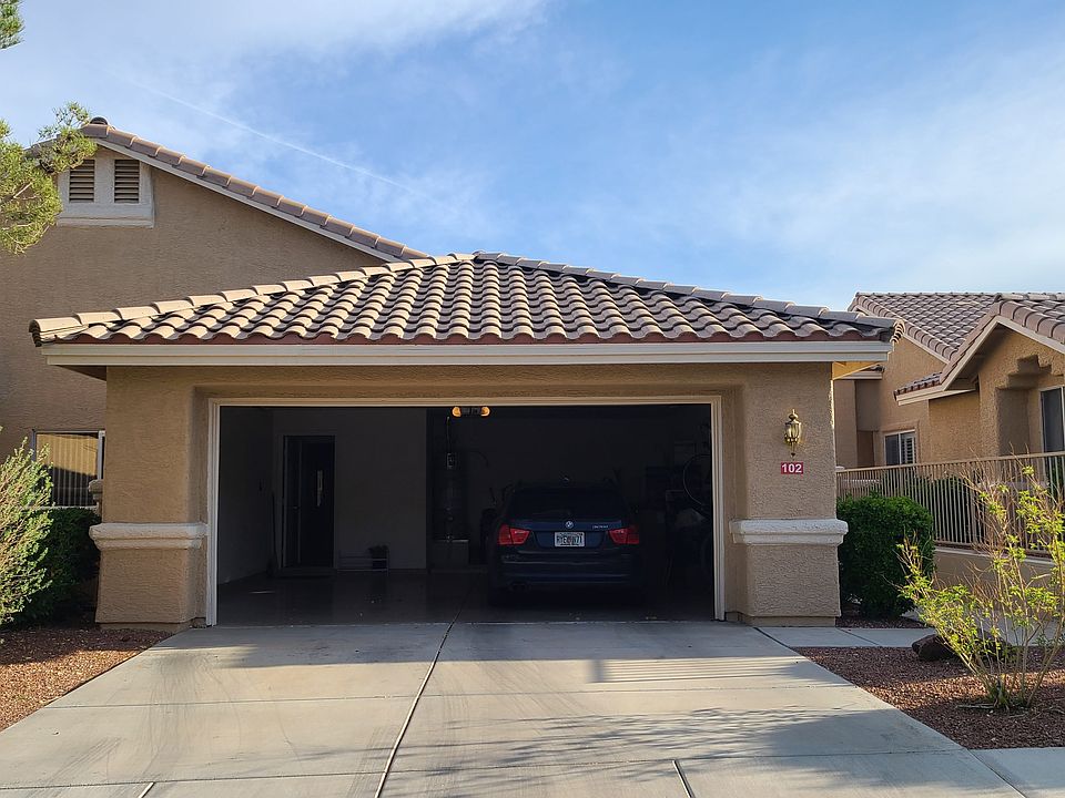 Room can be accessed via front door on right side of the house or through the garage. Driveway parking is allowed as long as it doesn't block any other vehicles, and excess parking is only a few feet on both sides of the house.